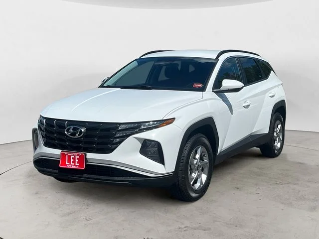 Used 2024 White Hyundai SEL image 1