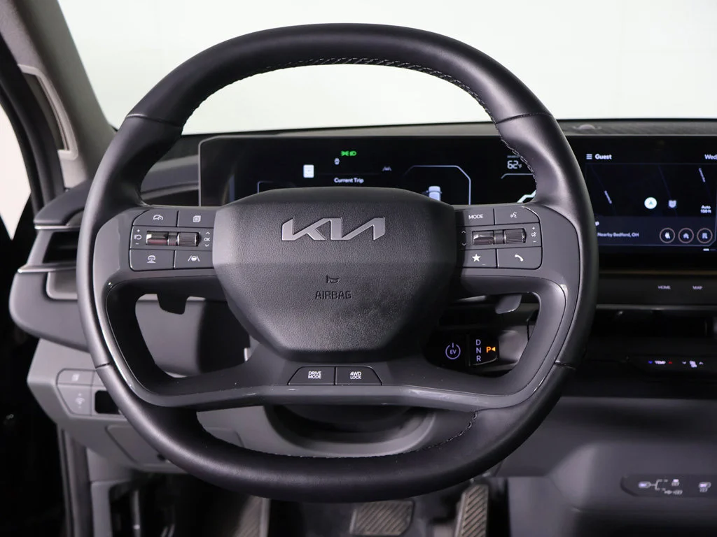 Used 2024 Black Kia Land image 43