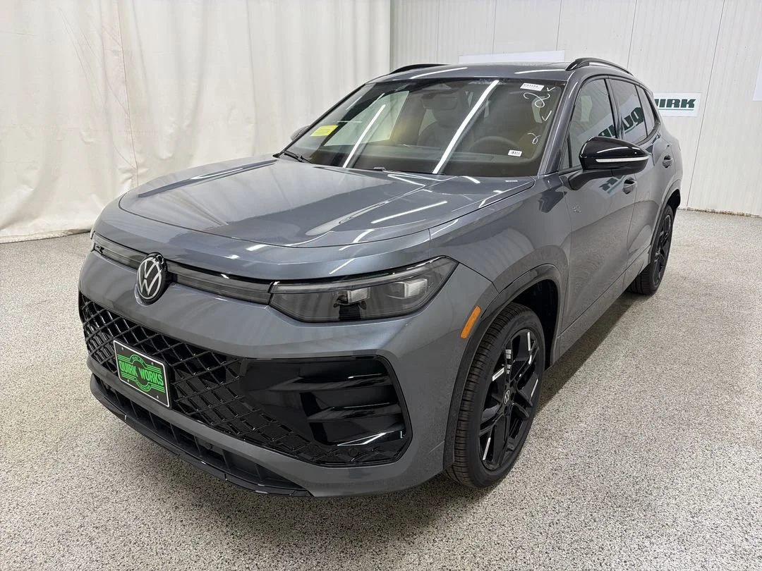 New 2026 Platinum Gray Metallic Volkswagen SE R-Line Black image 4