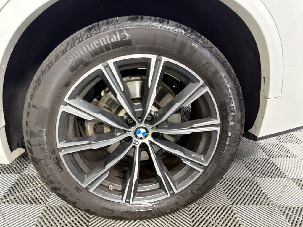 Used 2022 Mineral White Metallic BMW xDrive40i image 9