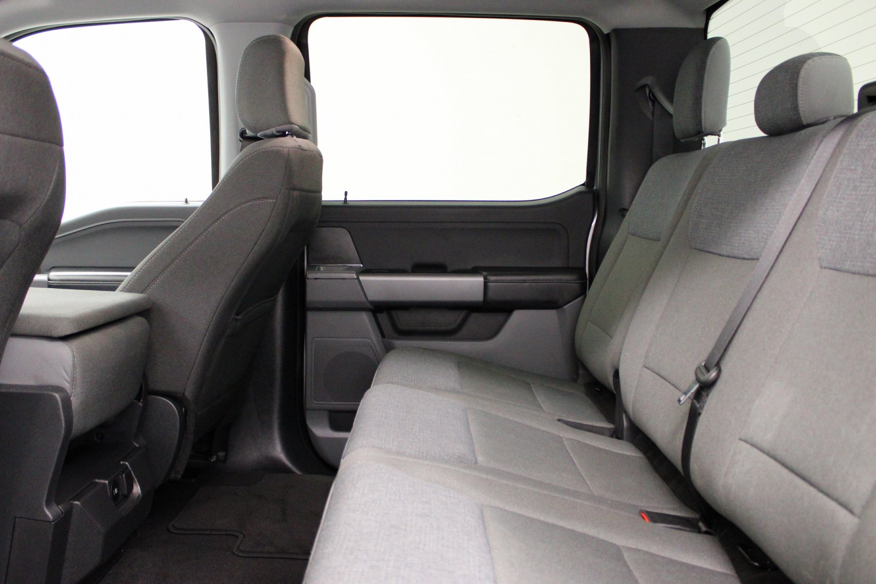 Used 2025 ICONIC SILVER METALLIC Ford XLT 4WD SuperCrew 5.5