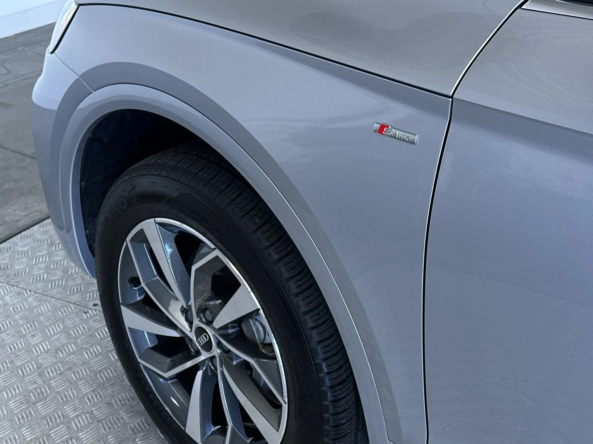 Used 2025 Florett Silver Metallic Audi S line Premium image 25