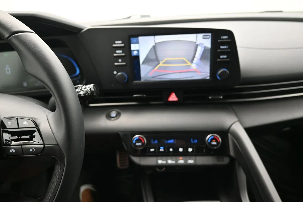 Used 2025 Amazon Gray Hyundai SEL Sport image 24