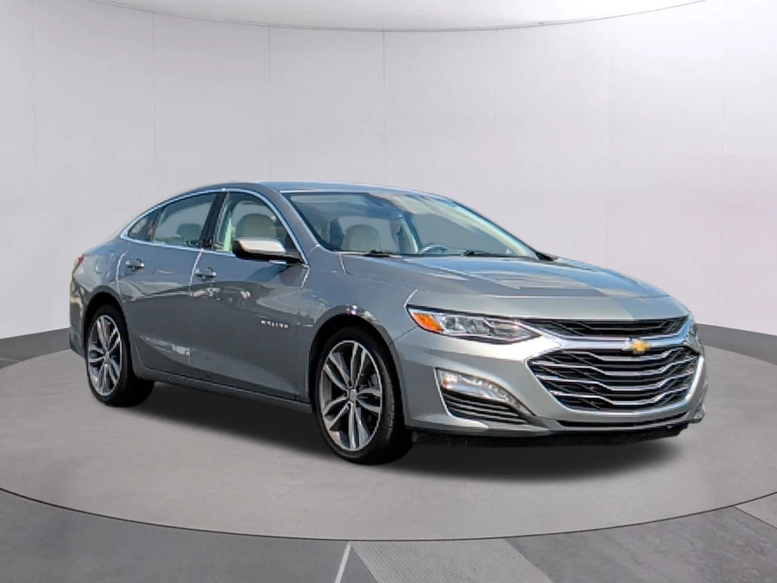 Used 2024 Sterling Gray Metallic Chevrolet LT image 7
