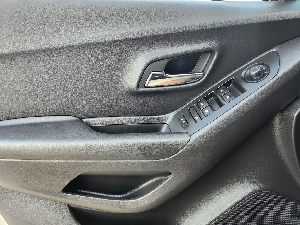 Used 2022 Summit White Chevrolet LT image 24