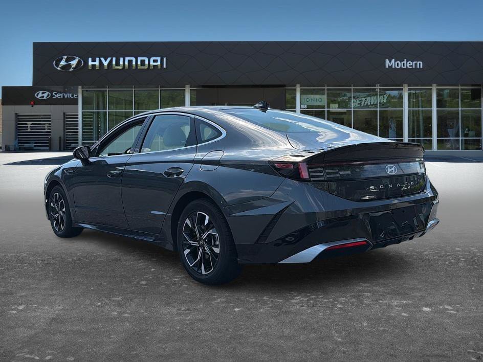 Used 2025 Portofino Gray Hyundai SEL image 5
