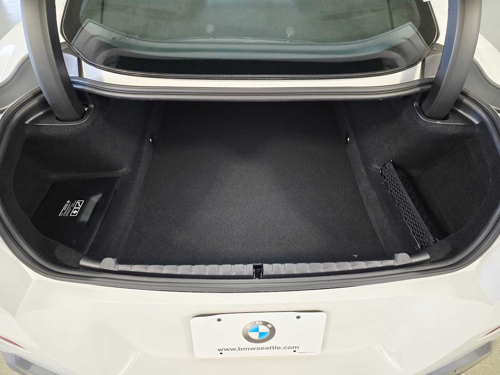 2026 BMW 8 Series M850i - Photo 33