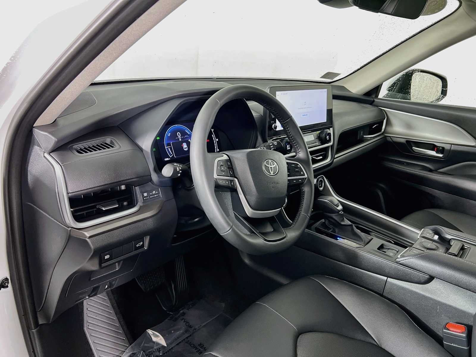 Used 2026 Wind Chill Pearl Toyota Hybrid XLE image 9