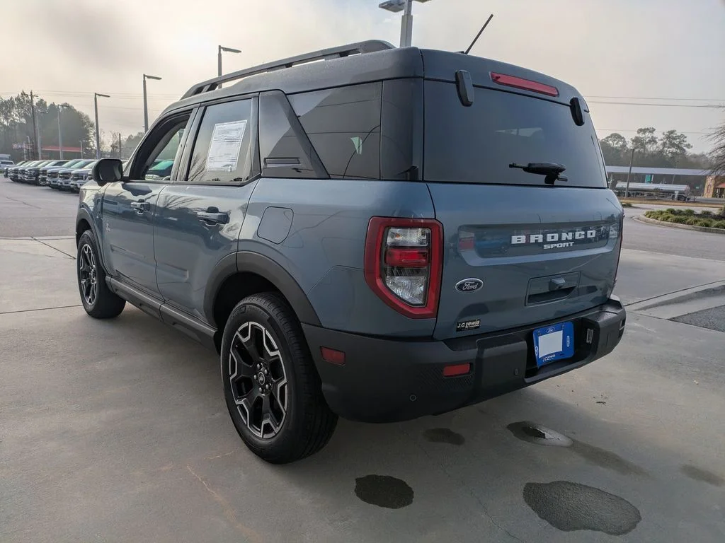 New 2025 Azure Gray Metallic Tri-Coat Ford Outer Banks image 6