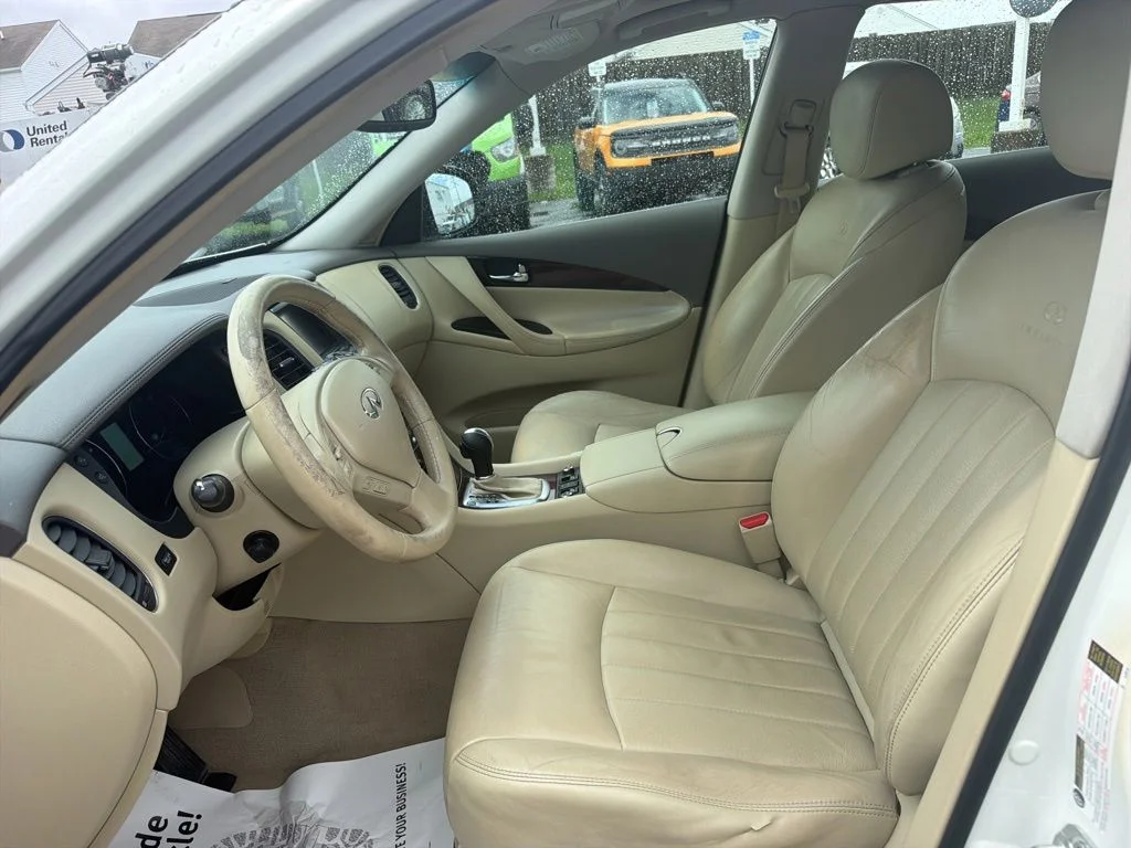 Used 2014 White INFINITI Journey image 25