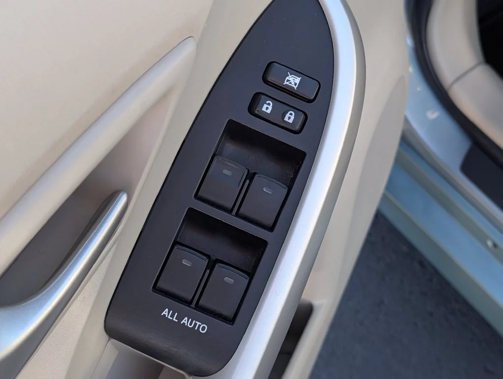 Used 2012 Beige Toyota Three image 17