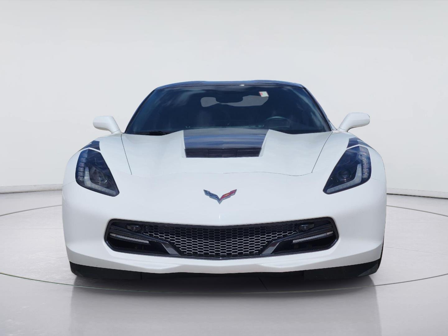 2016 Chevrolet Corvette Stingray photo 2 of 32