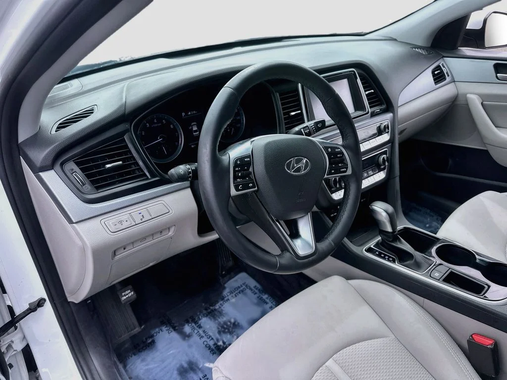 Used 2019 White Hyundai SEL image 9