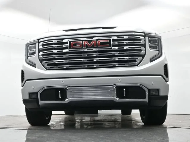 Used 2025 White Frost Tricoat GMC Denali image 25