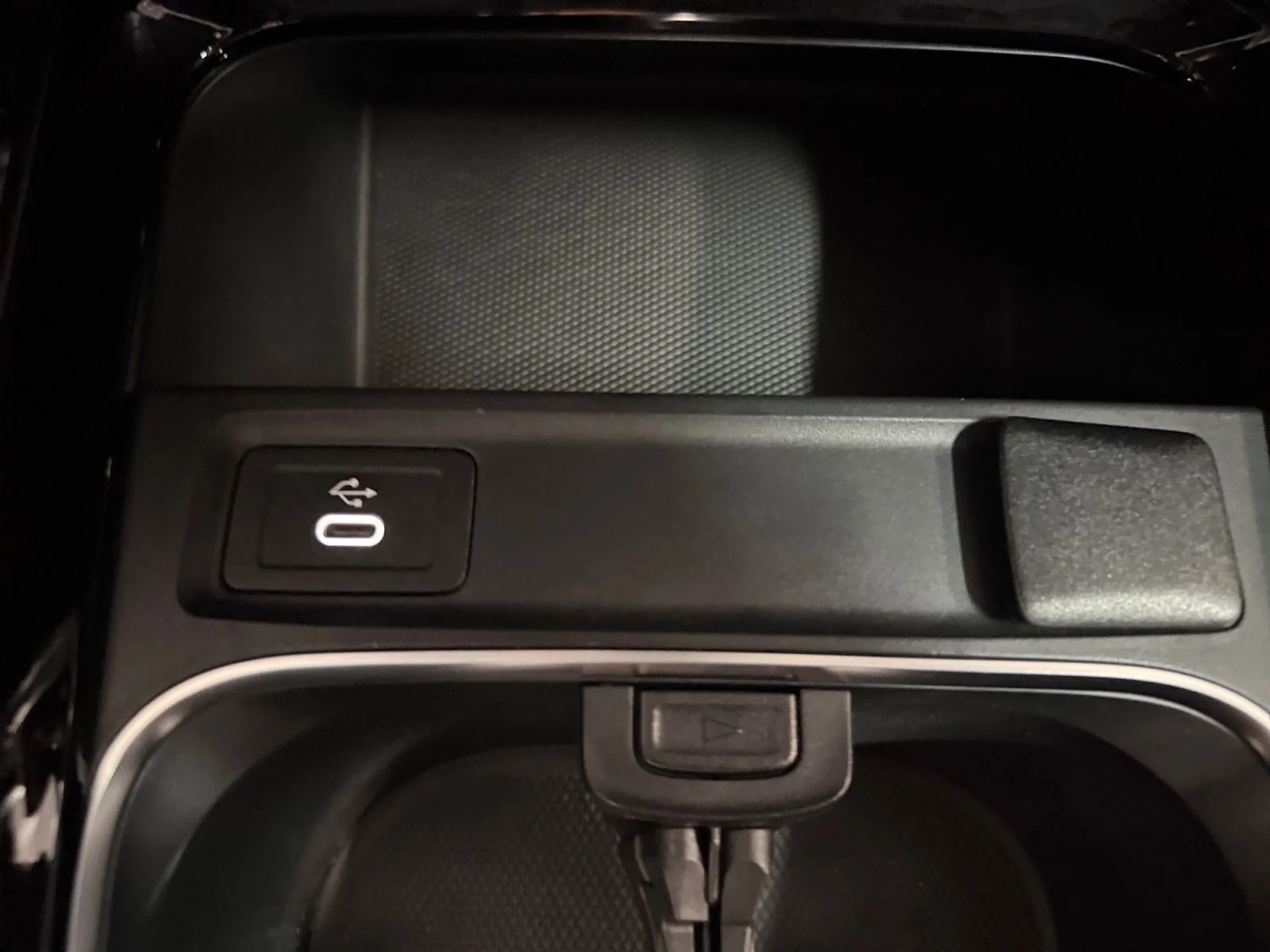 Used 2026 Black Mercedes-Benz GLB 250 image 23