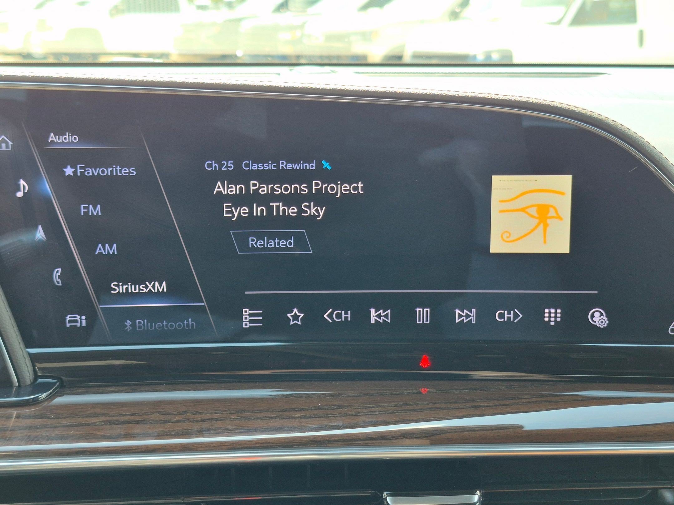 Used 2022 Crystal White Tricoat Cadillac Sport Platinum image 19