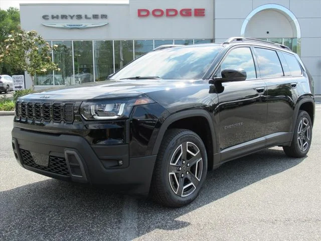 New 2026 Diamond Black Crystal Pearl-Coat Exterior Paint Jeep Limited image 3