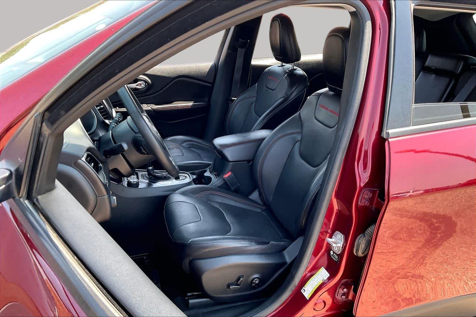 Used 2021 Velvet Red Pearlcoat Jeep Trailhawk image 8
