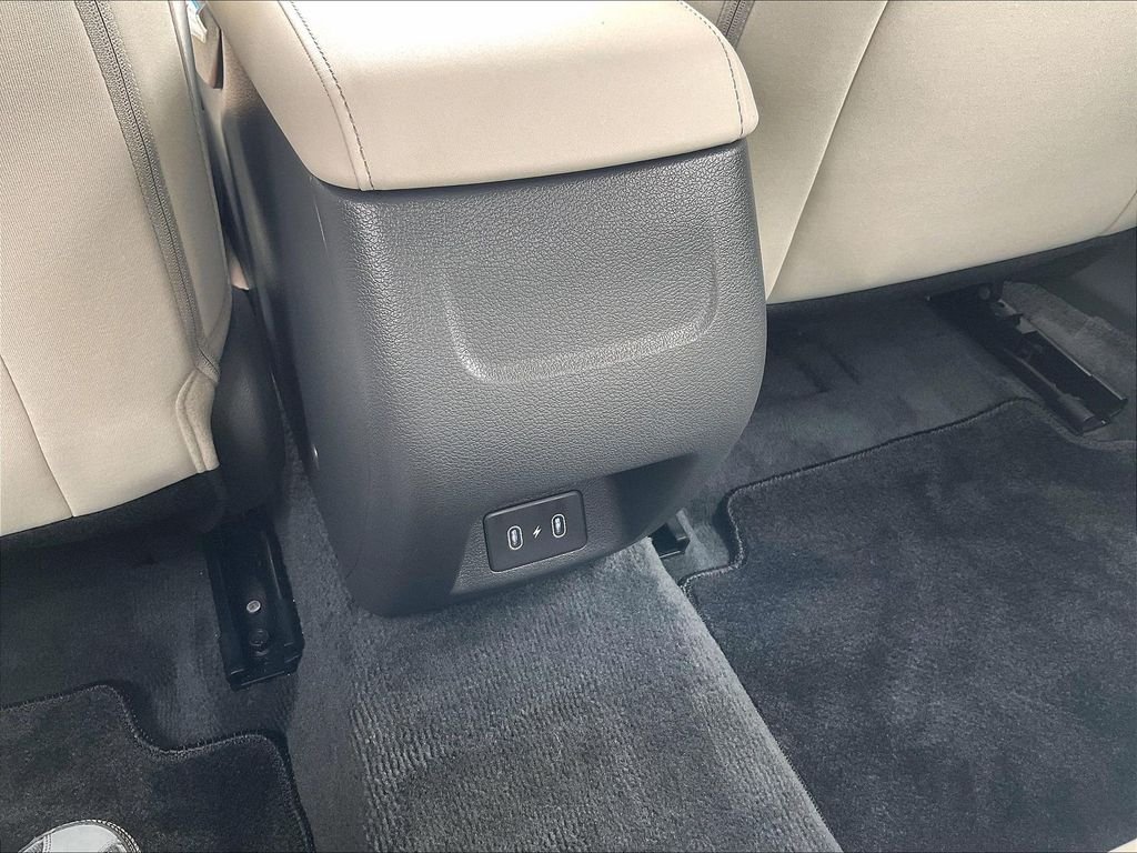 Used 2025 Black Hyundai SE image 27