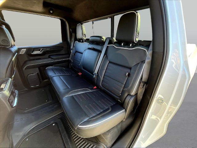 Used 2022 White GMC AT4X image 26
