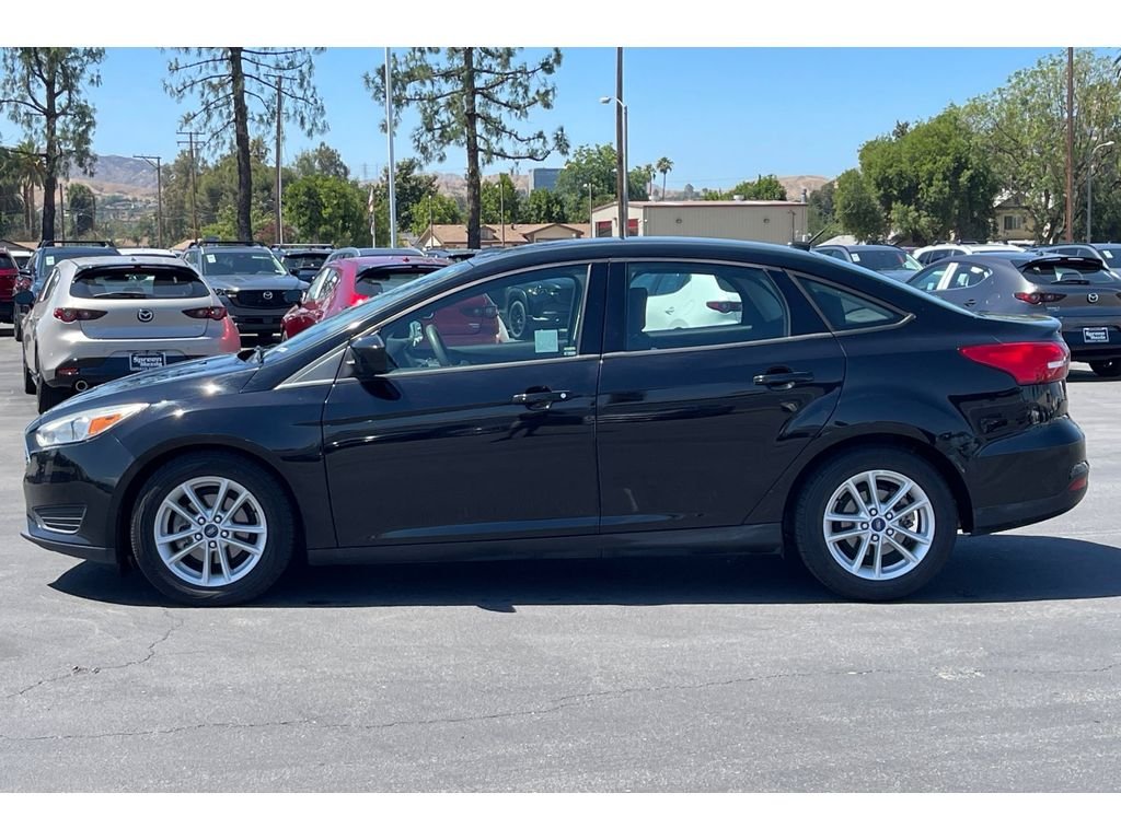 Used 2018 Shadow Black Ford SE image 3