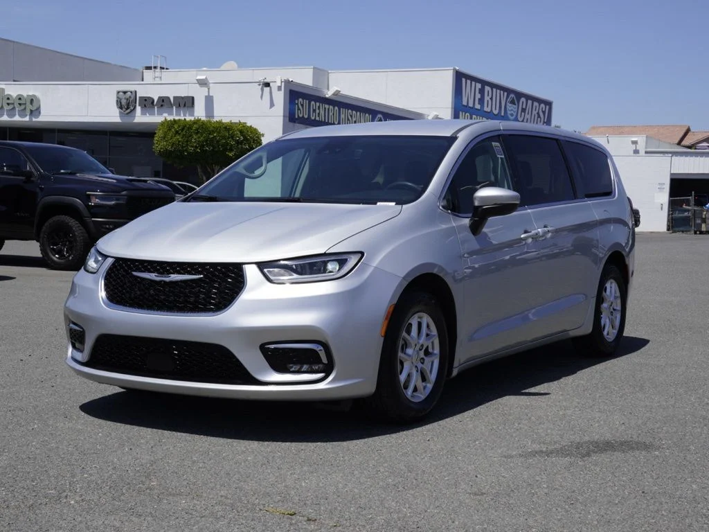 2023 Chrysler Pacifica Touring L - Photo 7