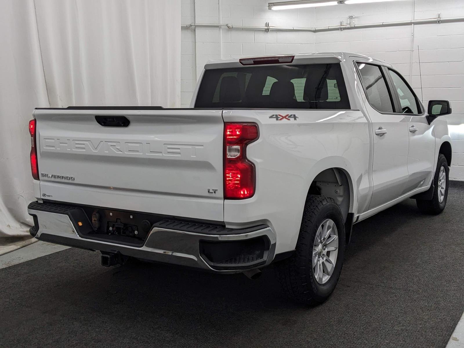2023 Chevrolet Silverado 1500 LT photo 3