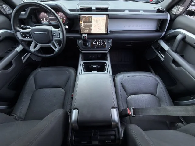 Used 2023 Silver Land Rover 130 SE image 11