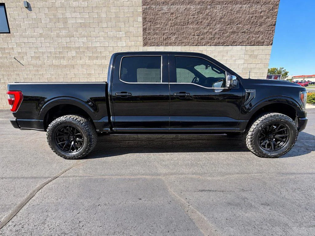 Used 2023 Agate Black Metallic Ford LARIAT 4WD SUPERCREW 5.5 BOX image 4