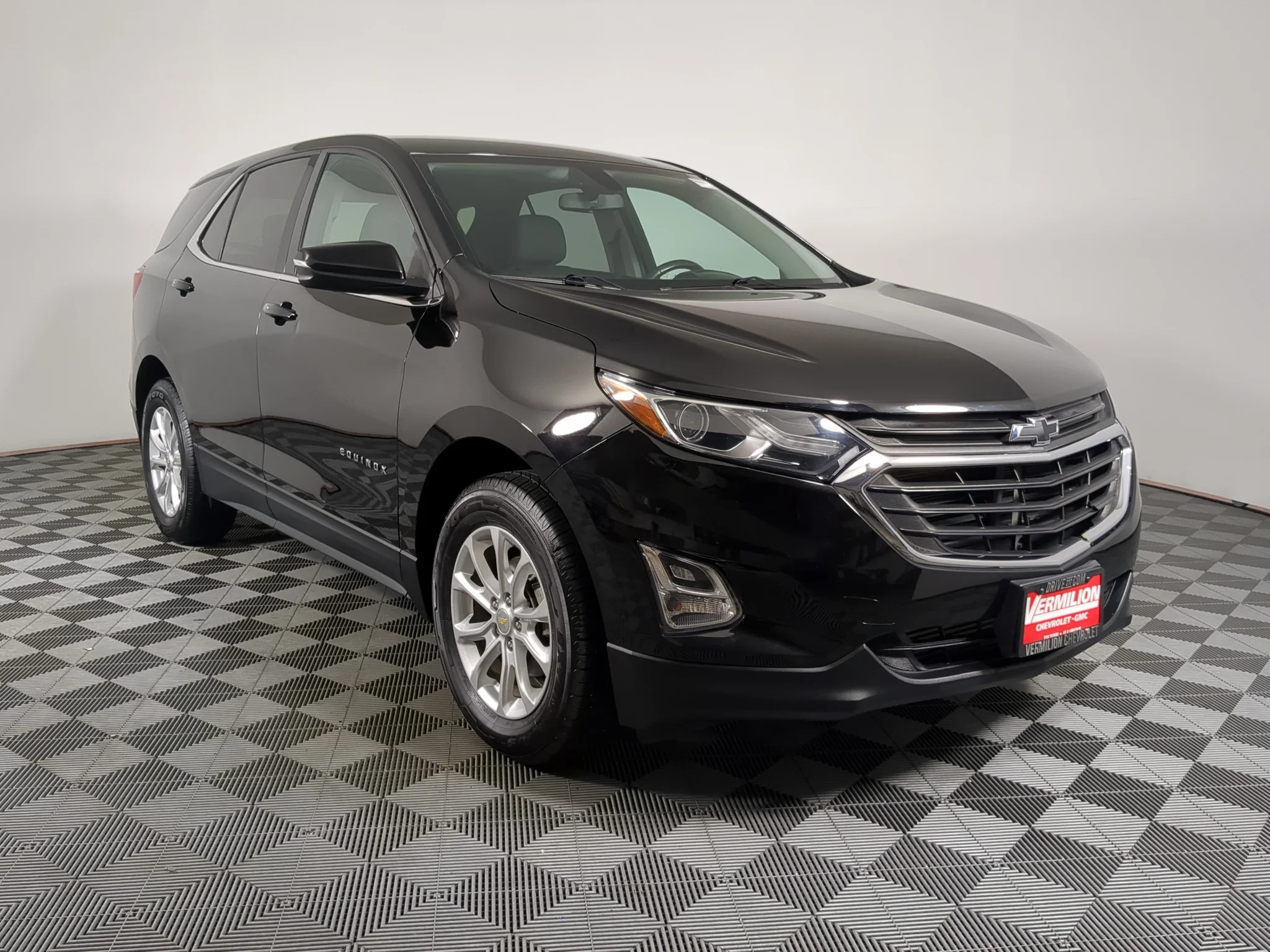 Used 2018 Chevrolet Equinox LT with VIN 2GNAXSEV5J6309950 for sale in Tilton, IL