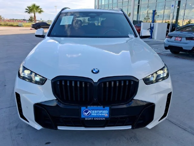 Used 2024 White BMW sDrive40i image 4