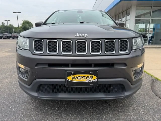 Used 2019 Jeep Compass Latitude with VIN 3C4NJDBB7KT703559 for sale in Beloit, WI