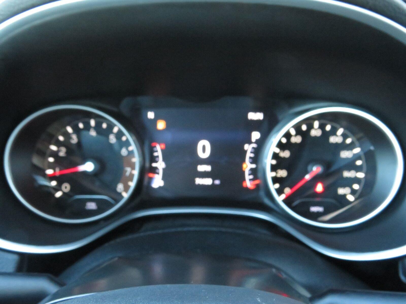 Used 2019 Diamond Black Crystal Pearlcoat Jeep Limited image 29