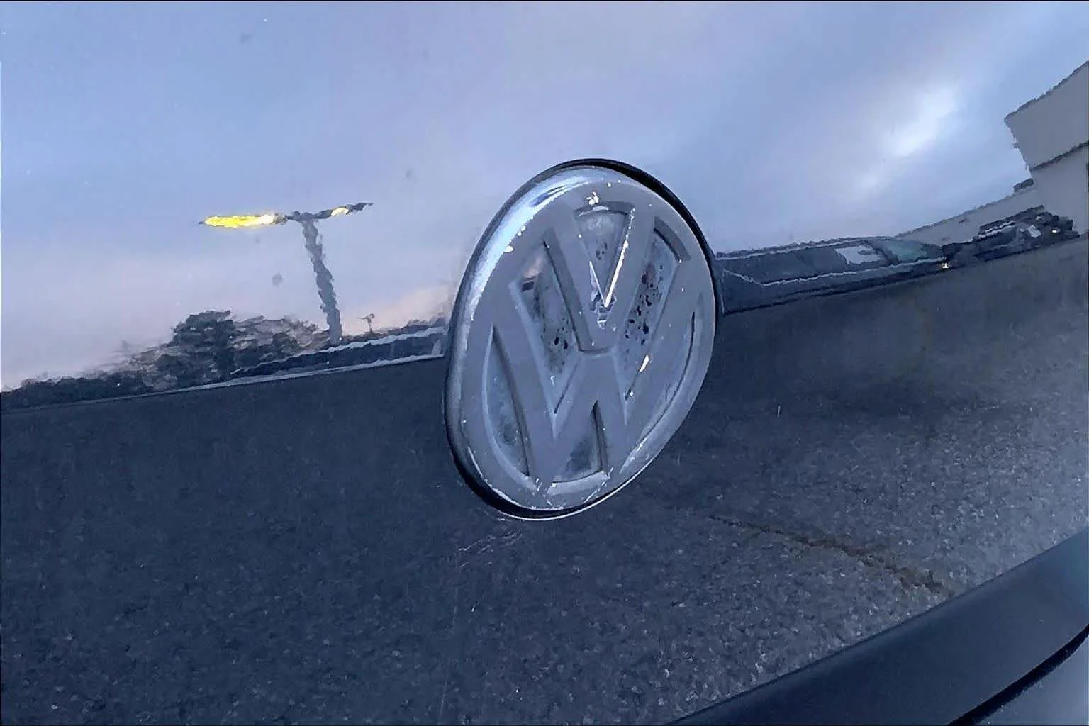 Used 2017 Deep Black Pearl Volkswagen SE image 7
