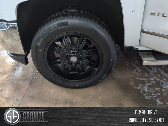 Used 2018 White Chevrolet LTZ image 27