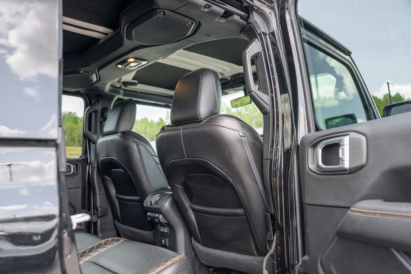Used 2023 Black Jeep Overland image 14