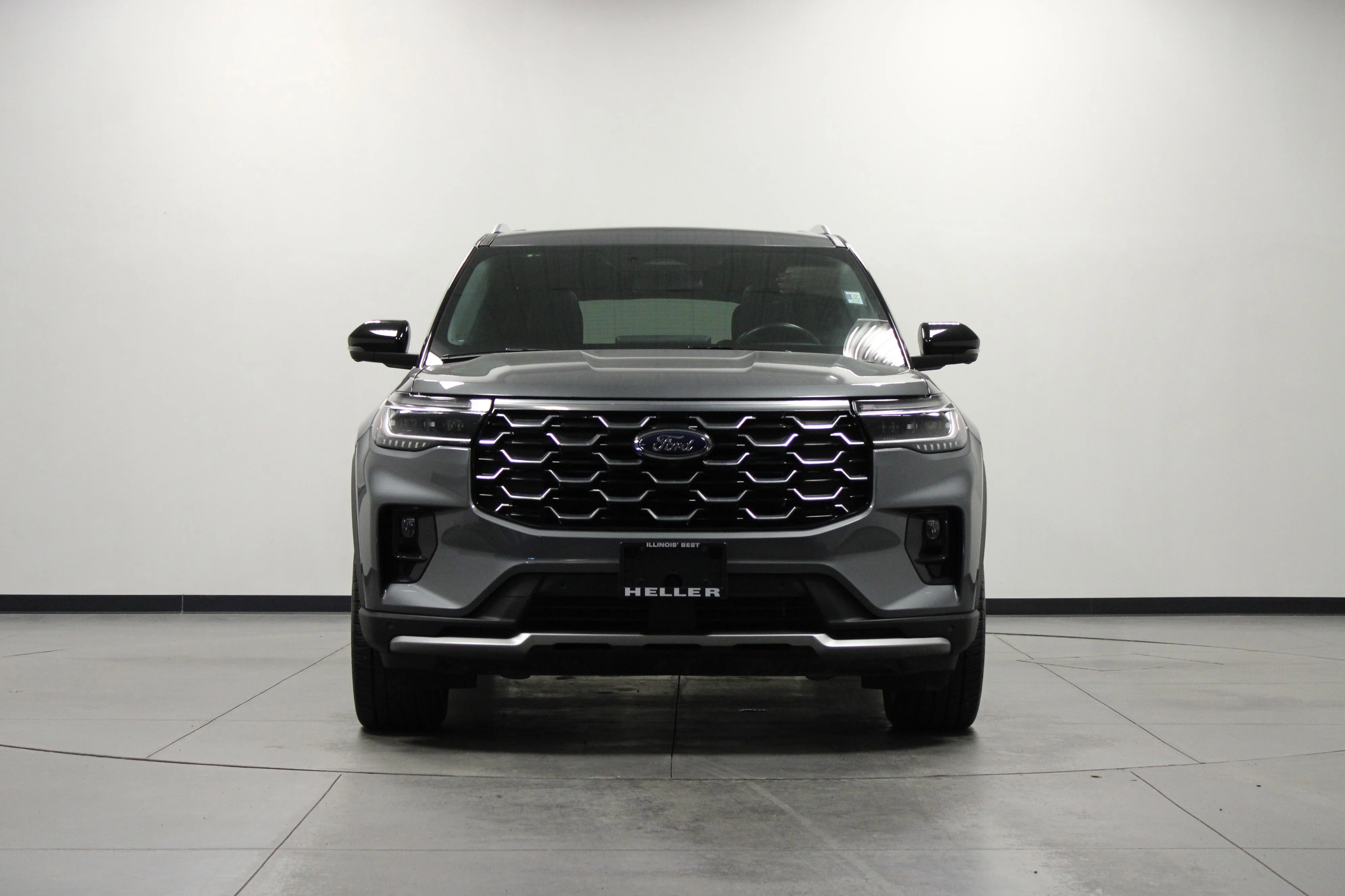 Used 2025 Gray Metallic Ford Platinum image 9