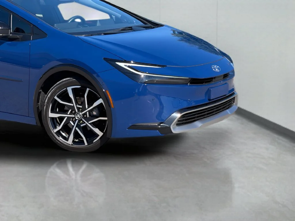 Used 2025 Reservoir Blue Toyota XSE Premium image 3