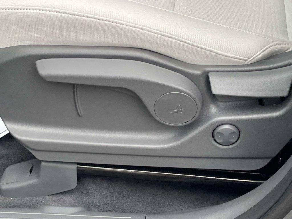 New 2027 Gray Hyundai SE FWD image 17