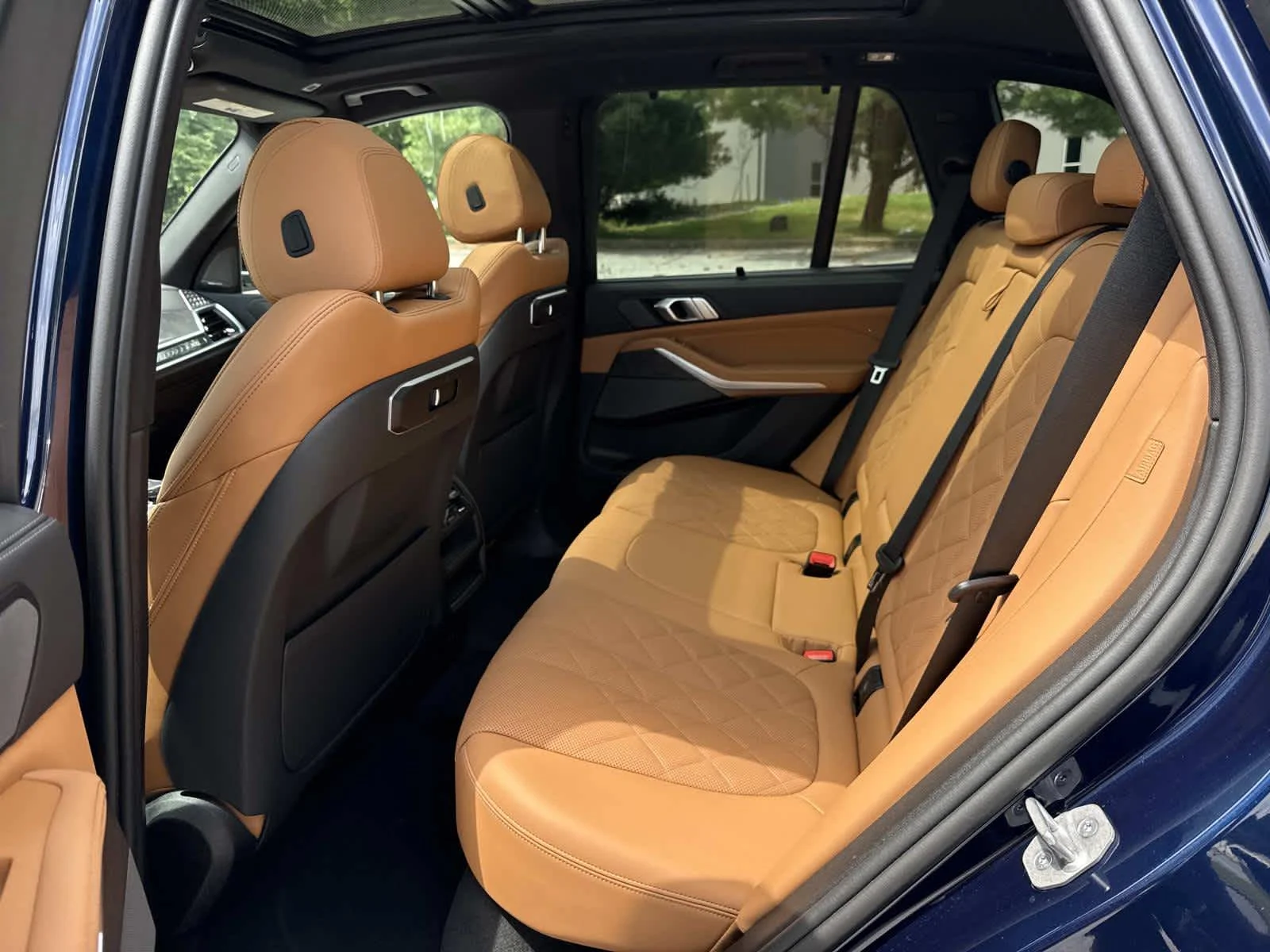 Used 2024 Tanzanite Blue II Metallic BMW xDrive40i image 15