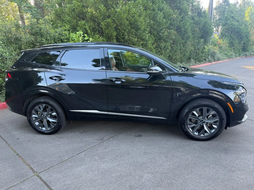 Used 2023 Fusion Black Kia SX-Prestige image 2