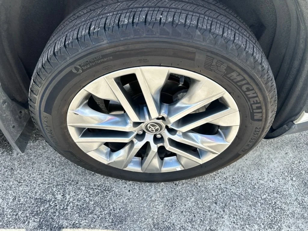 Used 2023 White Toyota XLE Premium image 18