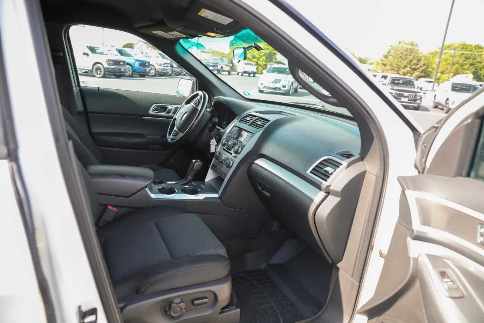 Used 2013 White Platinum Metallic Tri-Coat Ford XLT image 33