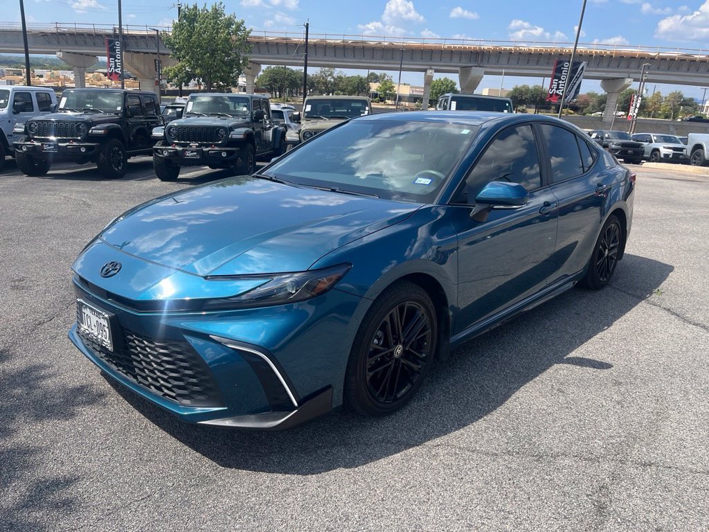 Used 2025 Green Toyota SE image 3