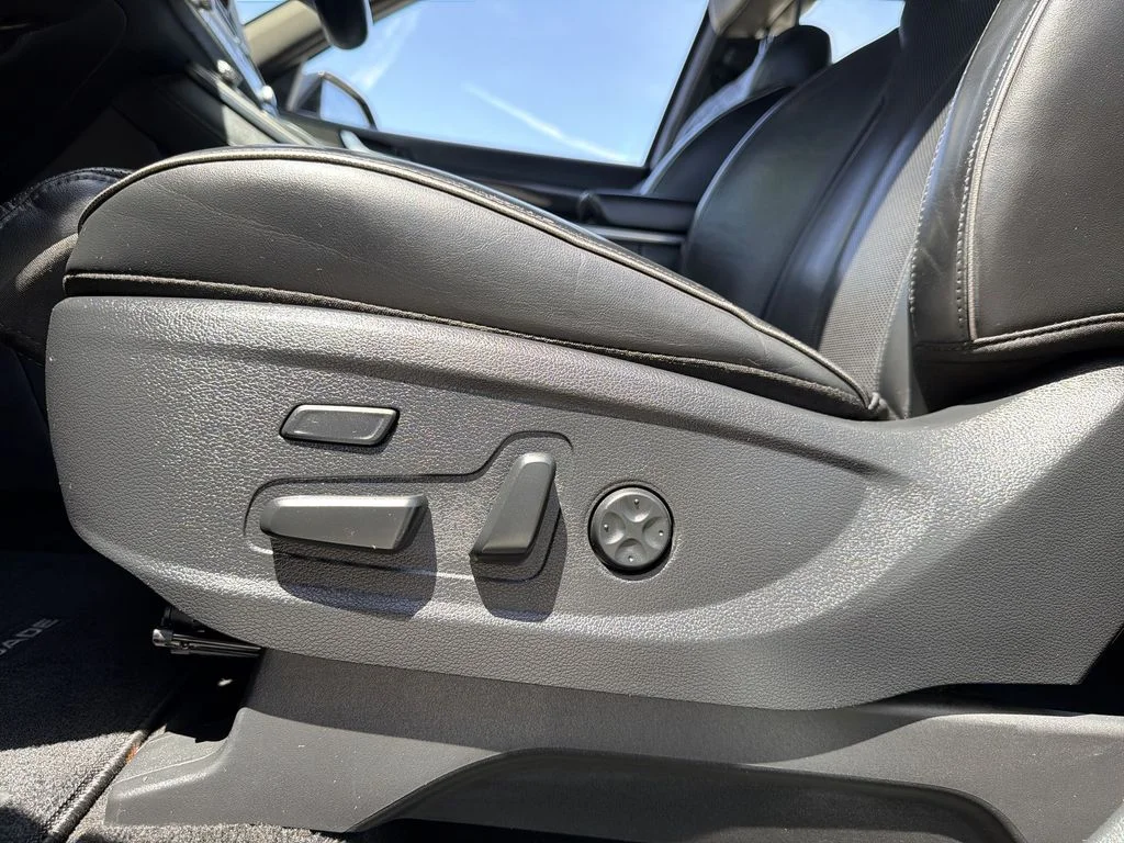 Used 2022 Black Hyundai Calligraphy image 14