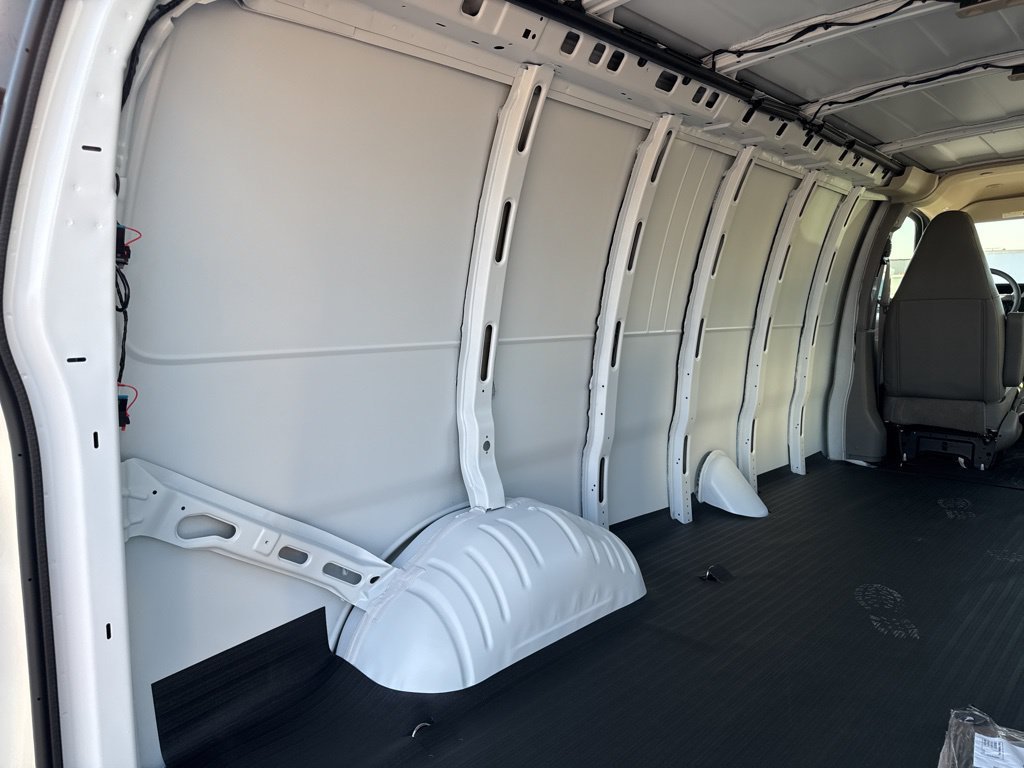 2025 Chevrolet Express Cargo Work Van - Photo 21