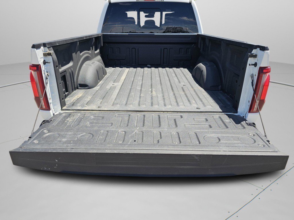 Used 2025 Oxford White Ford Lariat image 28