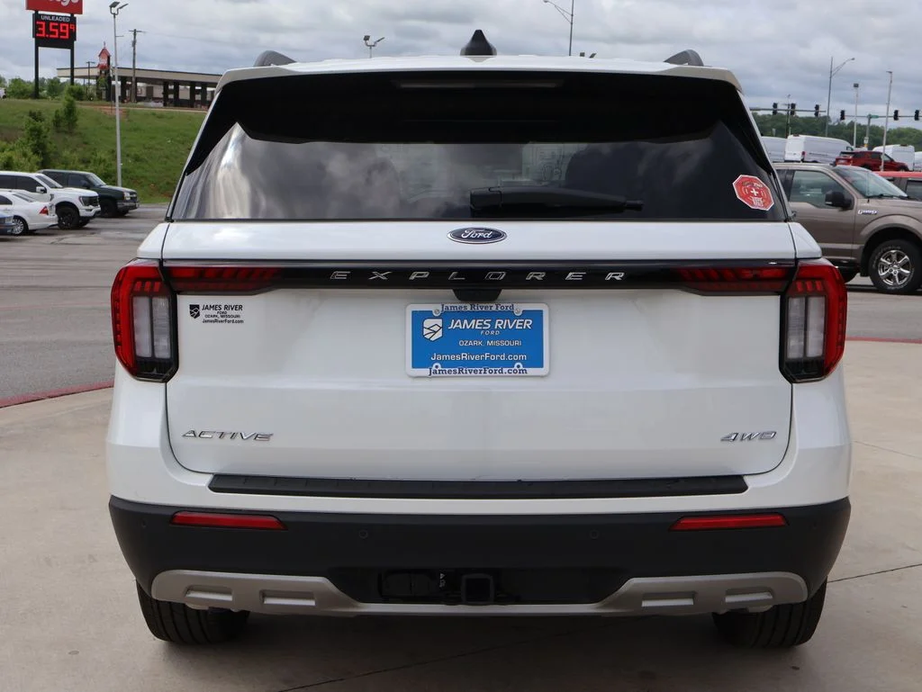 New 2026 Star White Metallic Tri-Coat Ford Active image 4