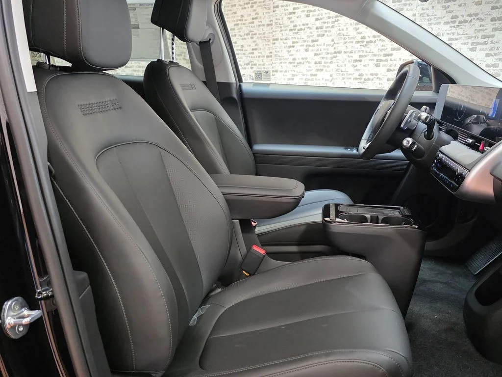 New 2026 Abyss Black Hyundai SEL image 10