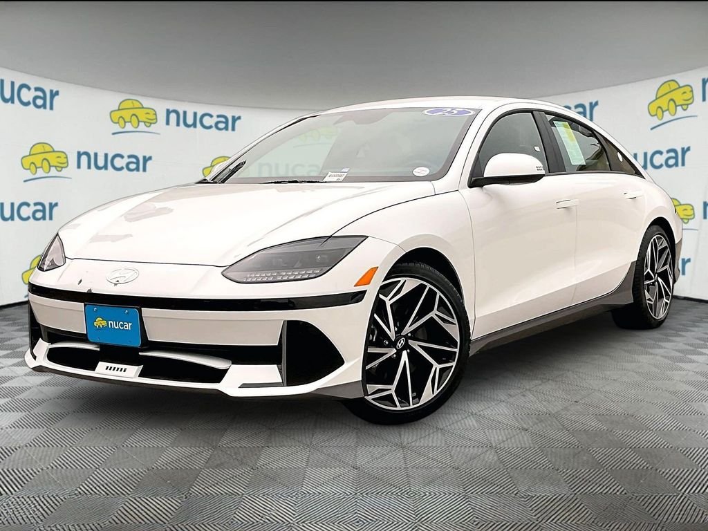 Used 2025 White Hyundai SEL image 3